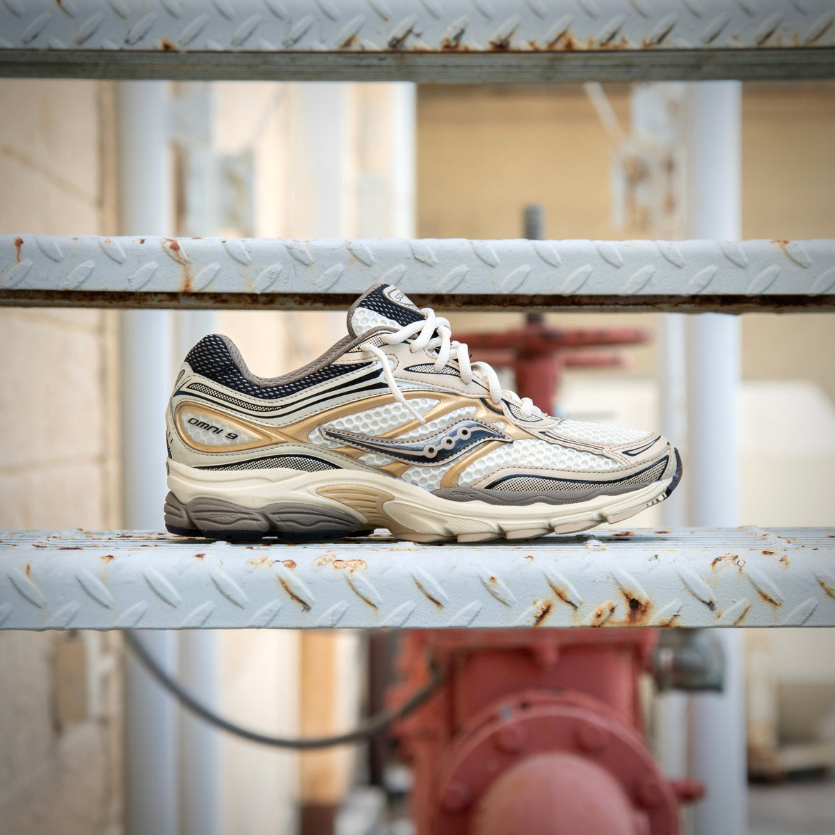 Mens Saucony ProGrid Omni 9 (Gold)