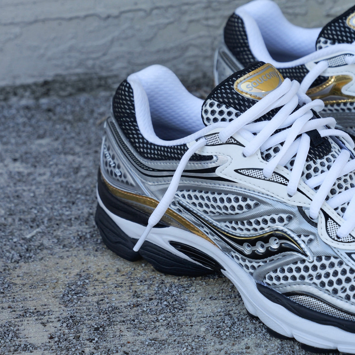 Mens Saucony ProGrid Omni 9 (Silver/Gold)