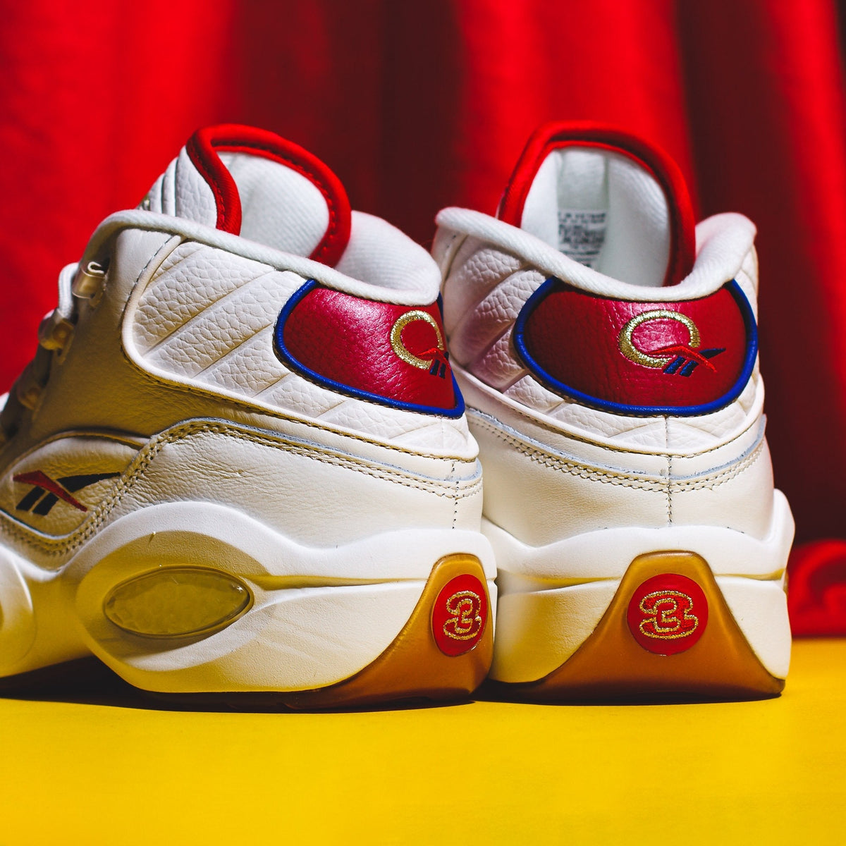 Reebok Classics Basketball Men Question Mid Allen Iverson White Red Blue GZ7099