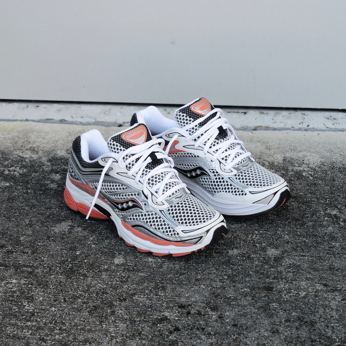 Mens Saucony ProGrid Omni 9 (Silver/Orange)
