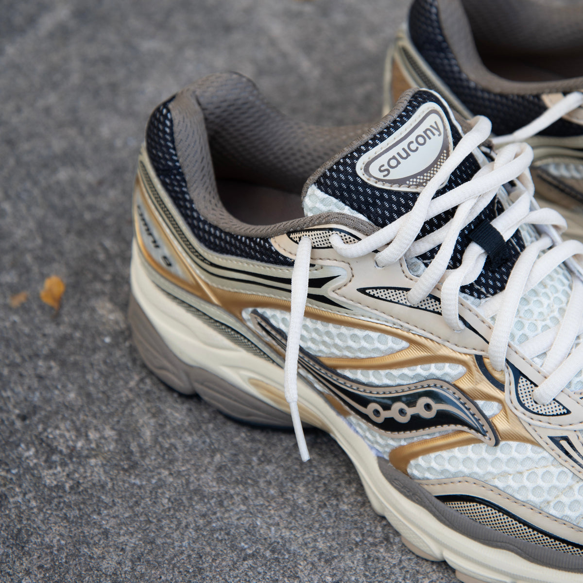 Mens Saucony ProGrid Omni 9 (Gold)