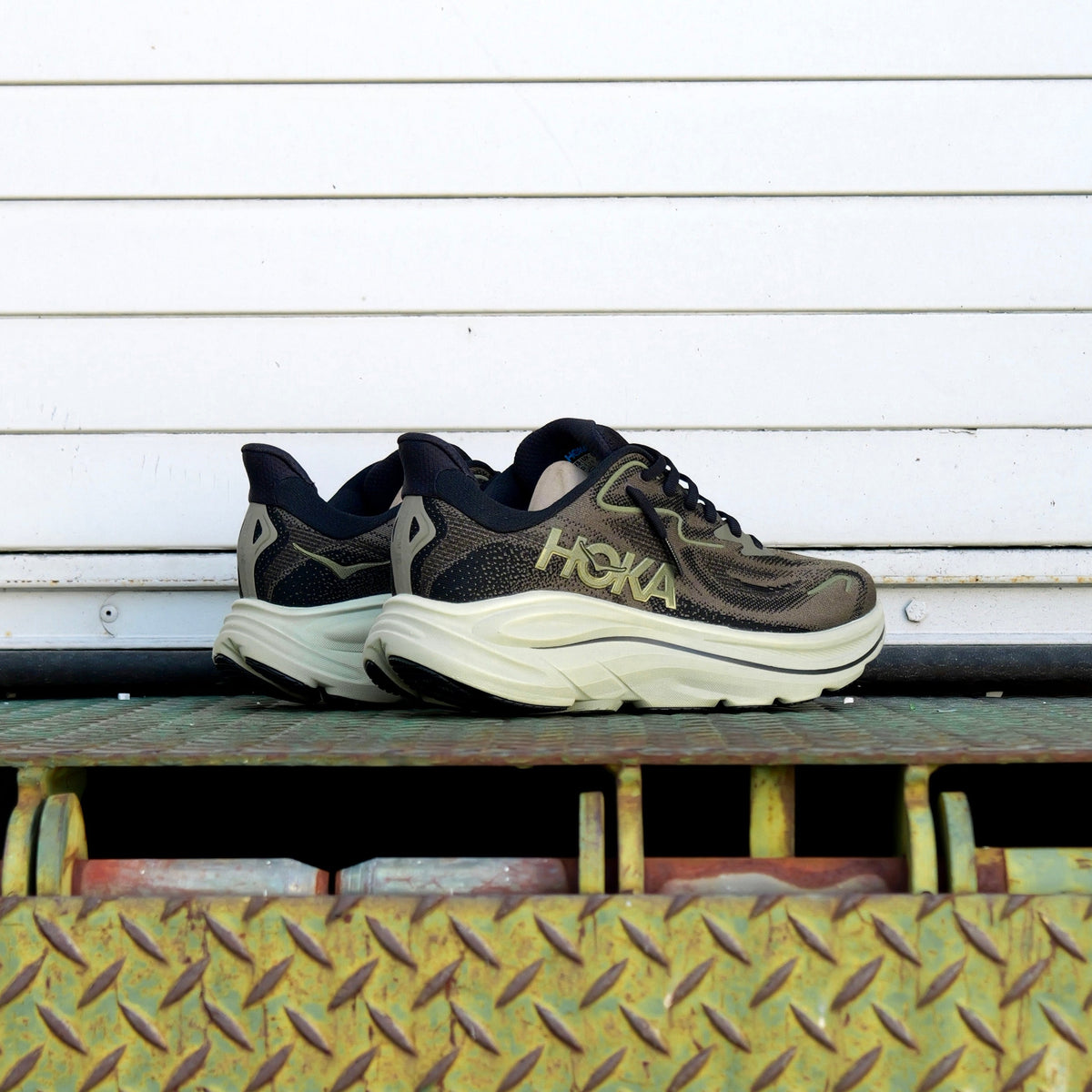 Mens HOKA Clifton 10 (Dark Roast/Black)