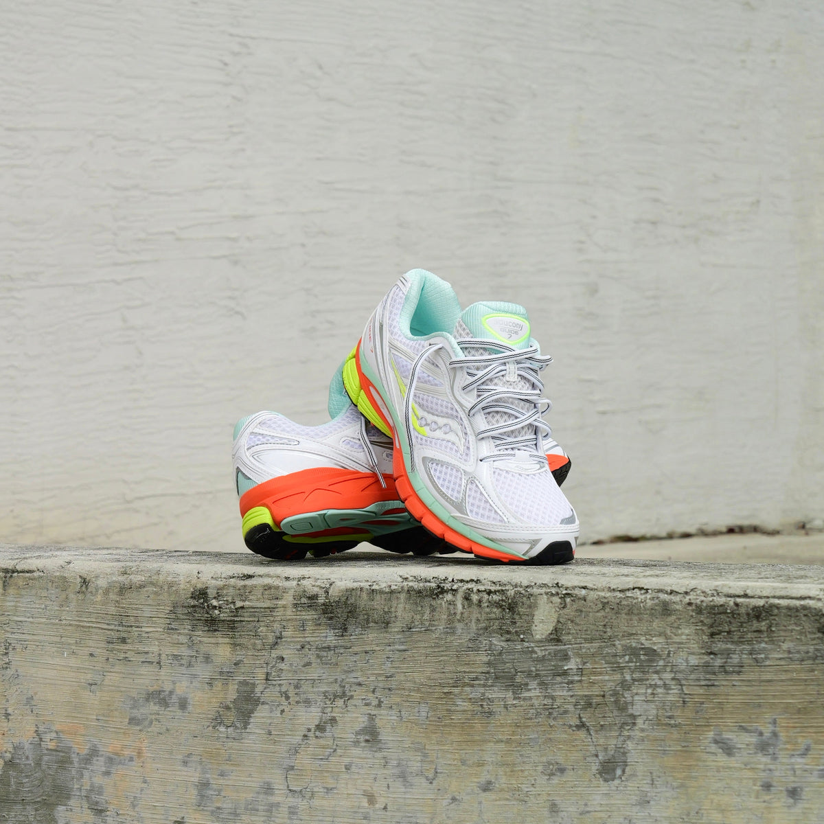 Mens Saucony ProGrid Guide 7 (White/Multi)