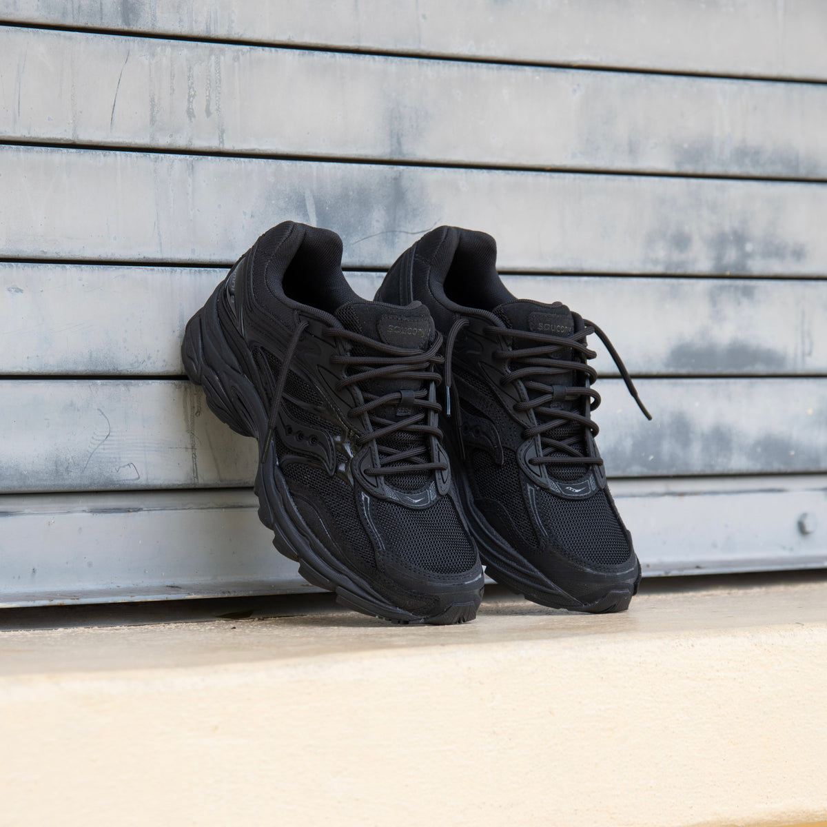 Mens Saucony ProGrid Omni 9 (Black/Noir)