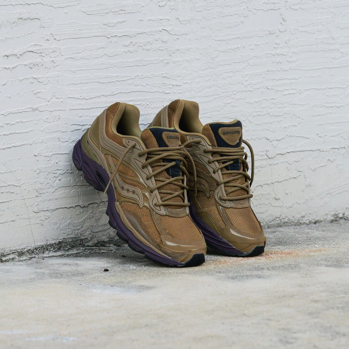 Mens Saucony ProGrid Omni 9 (Brown/Wine)