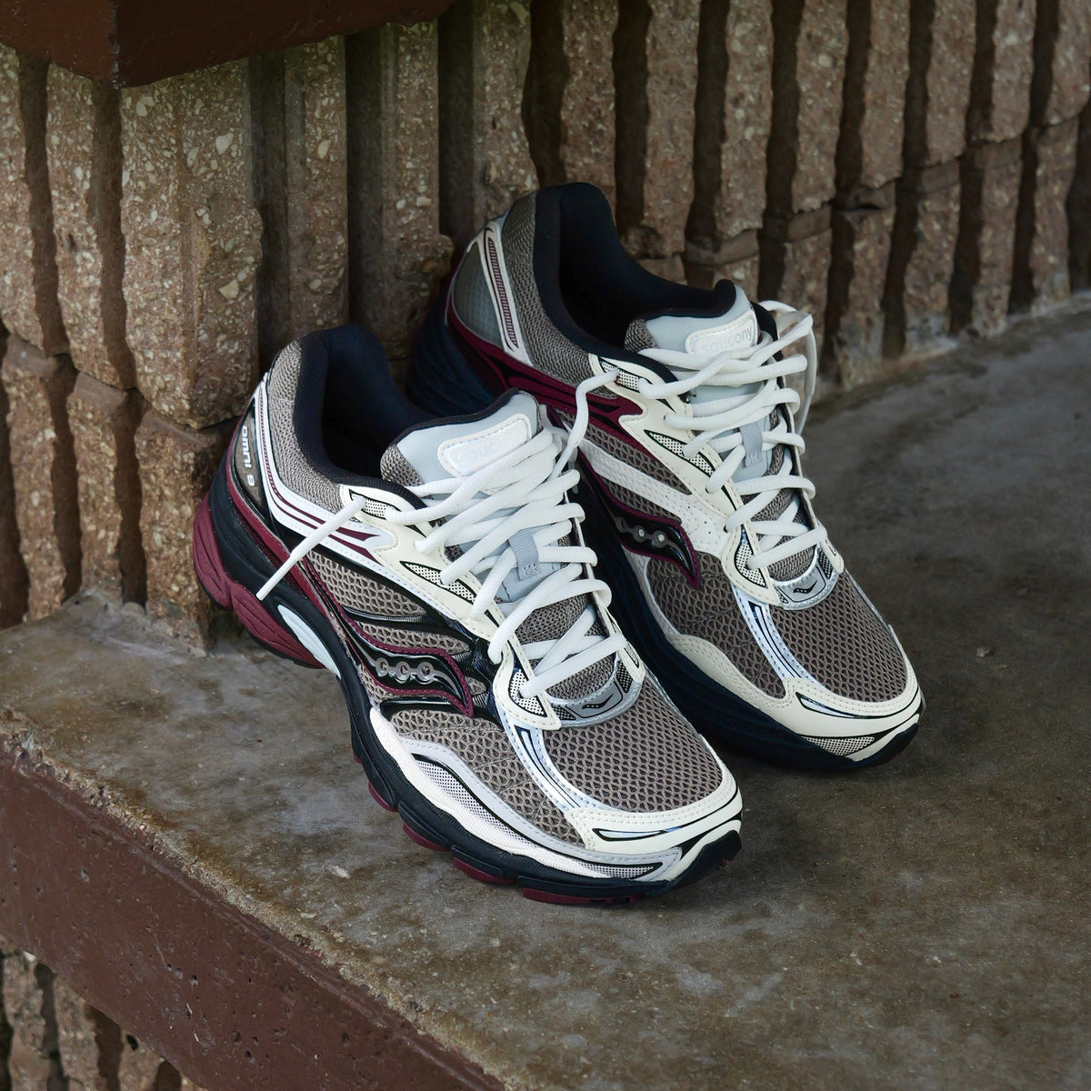 Mens Saucony OG ProGrid Omni 9 (Tan/Maroon)