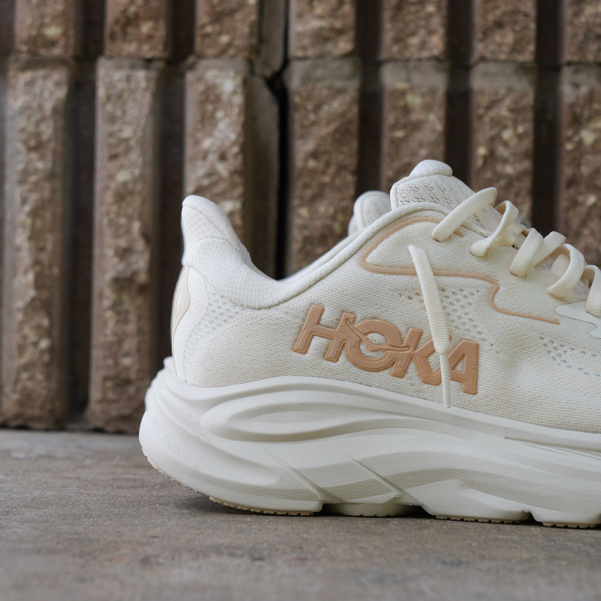 Womens HOKA Clifton 10 (VCH)