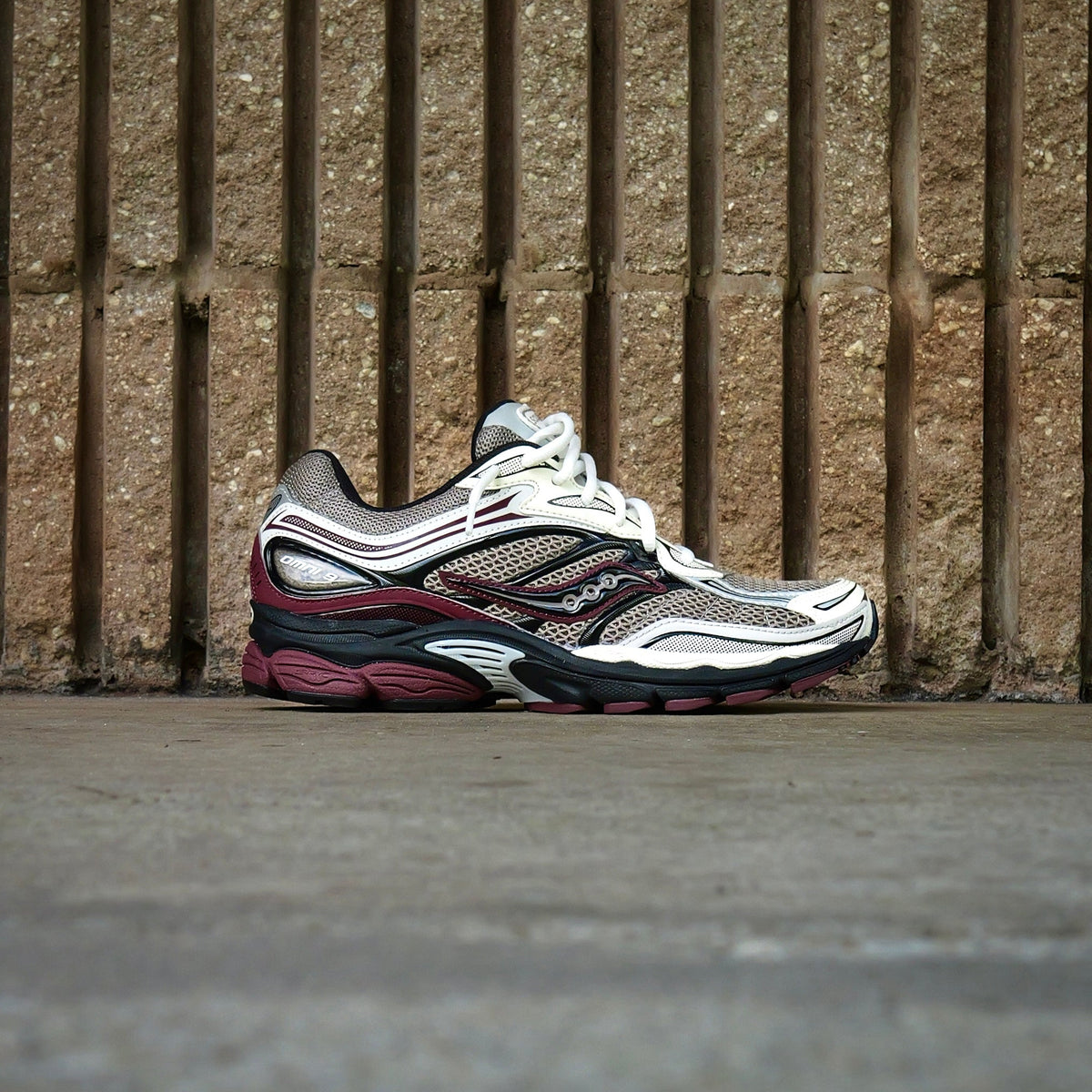 Mens Saucony OG ProGrid Omni 9 (Tan/Maroon)