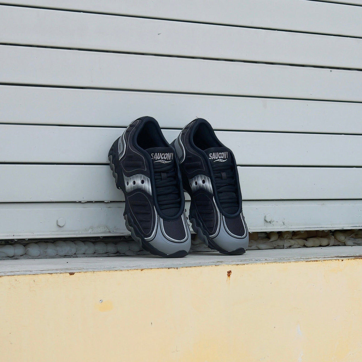 Saucony "Matrix" (Black/Metallic)
