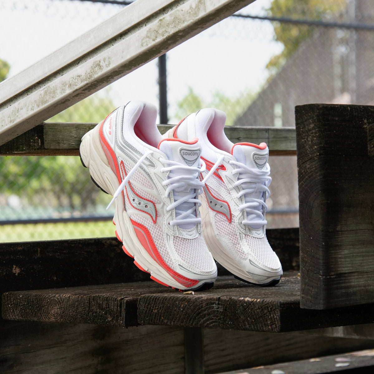 Mens Saucony ProGrid Omni 9 (Ivory/Coral)