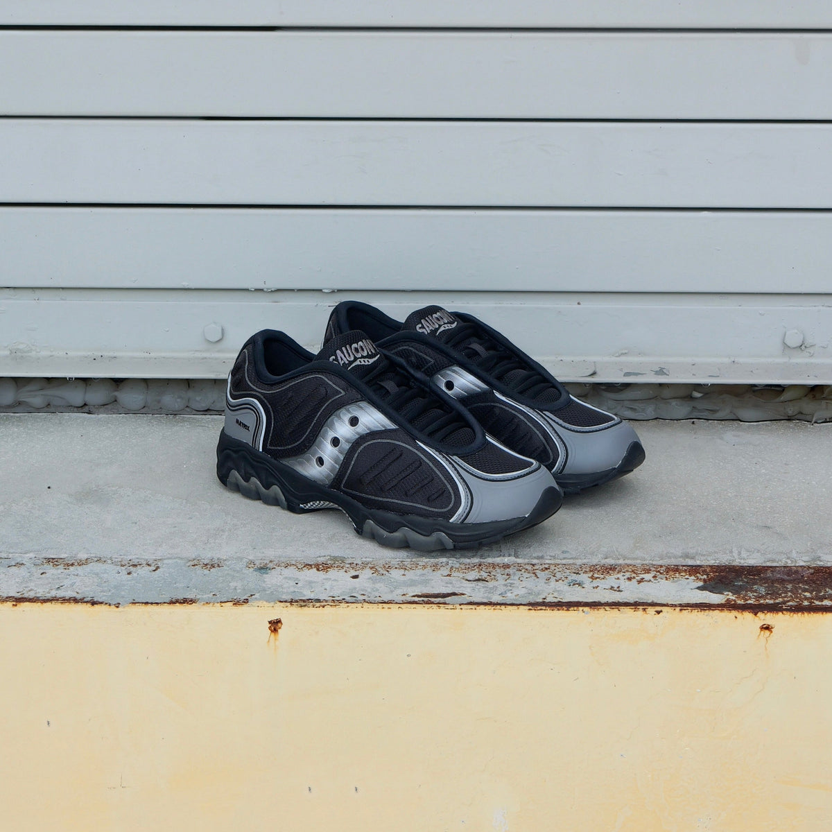 Saucony "Matrix" (Black/Metallic)