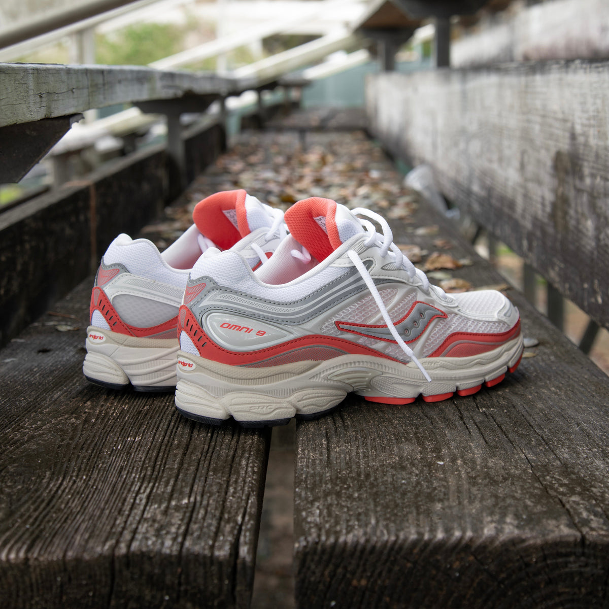 Mens Saucony ProGrid Omni 9 (Ivory/Coral)