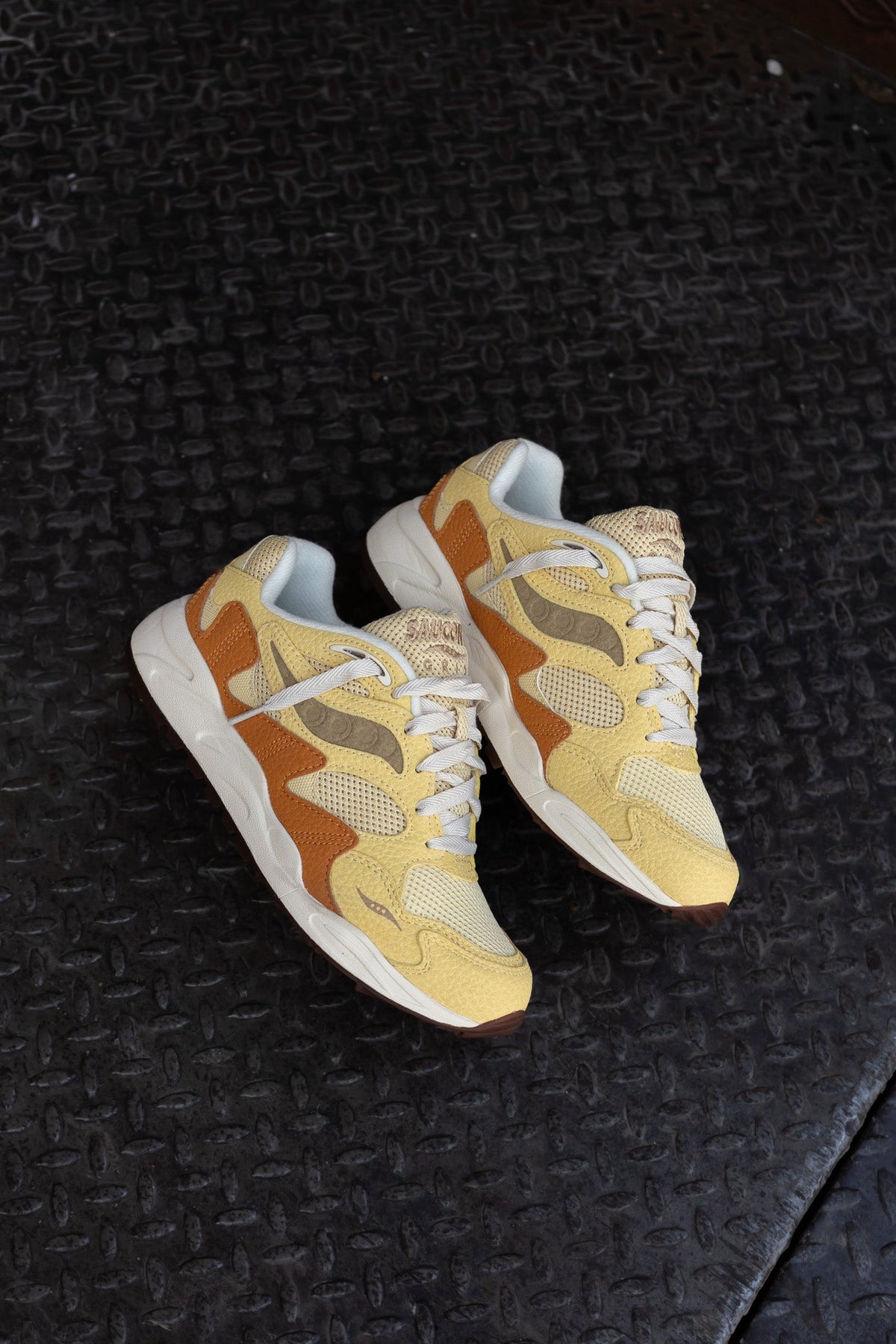 Mens Saucony Grid Shadow 2 (Mustard/Tan)