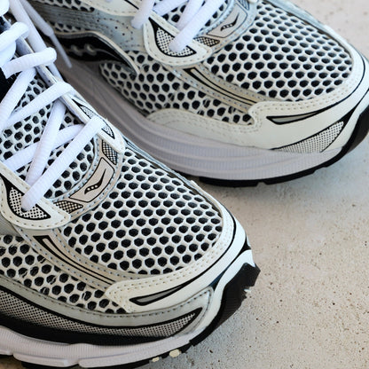 Mens Saucony ProGrid Omni 9 (Silver/Gold)