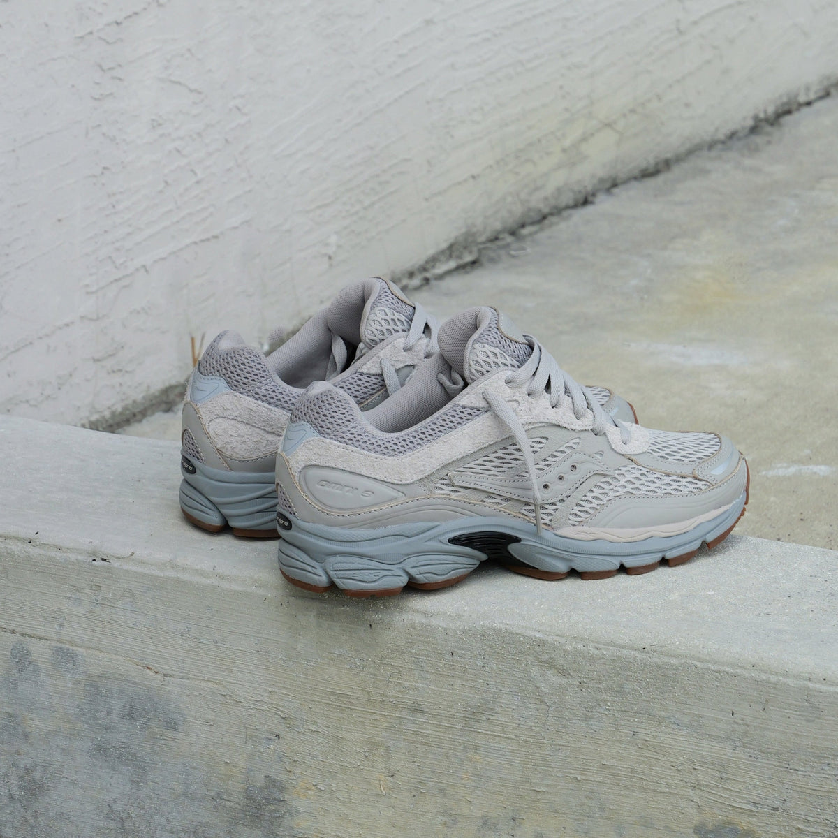 Mens Saucony ProGrid Omni 9 (Crafted Grey)