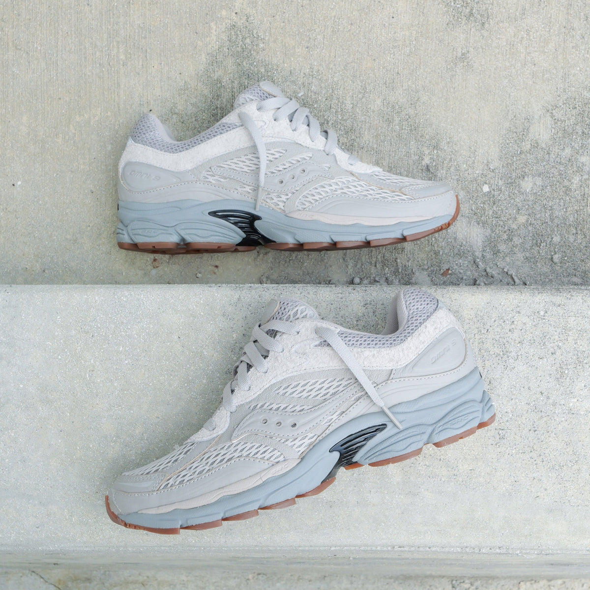 Mens Saucony ProGrid Omni 9 (Crafted Grey)
