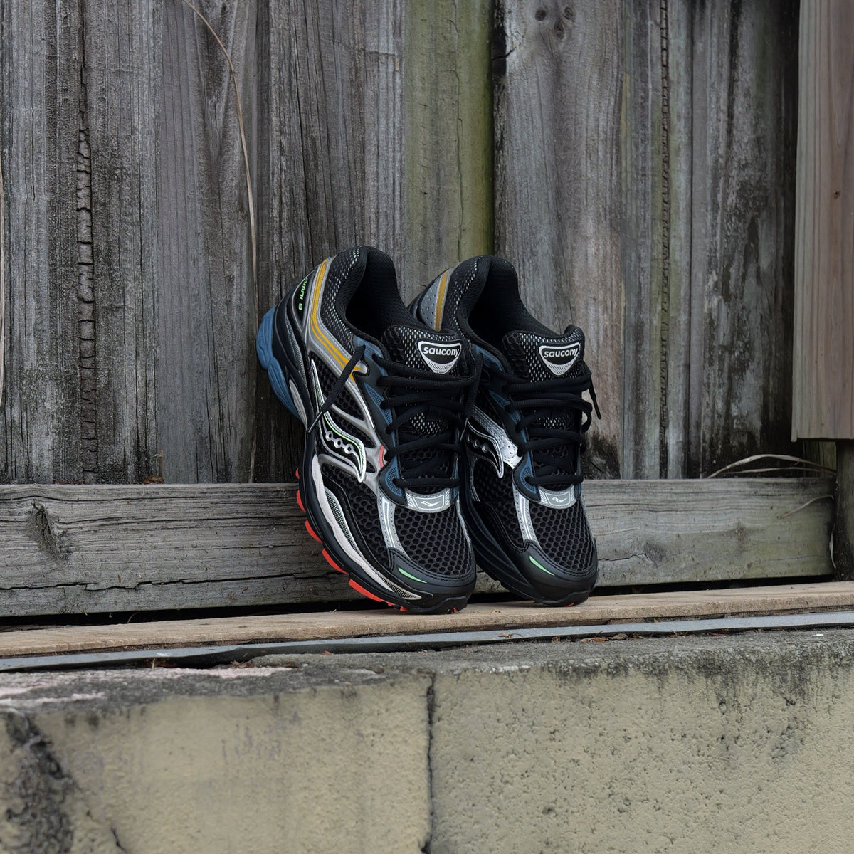 Mens Saucony ProGrid Omni 9 (Black/Multi)