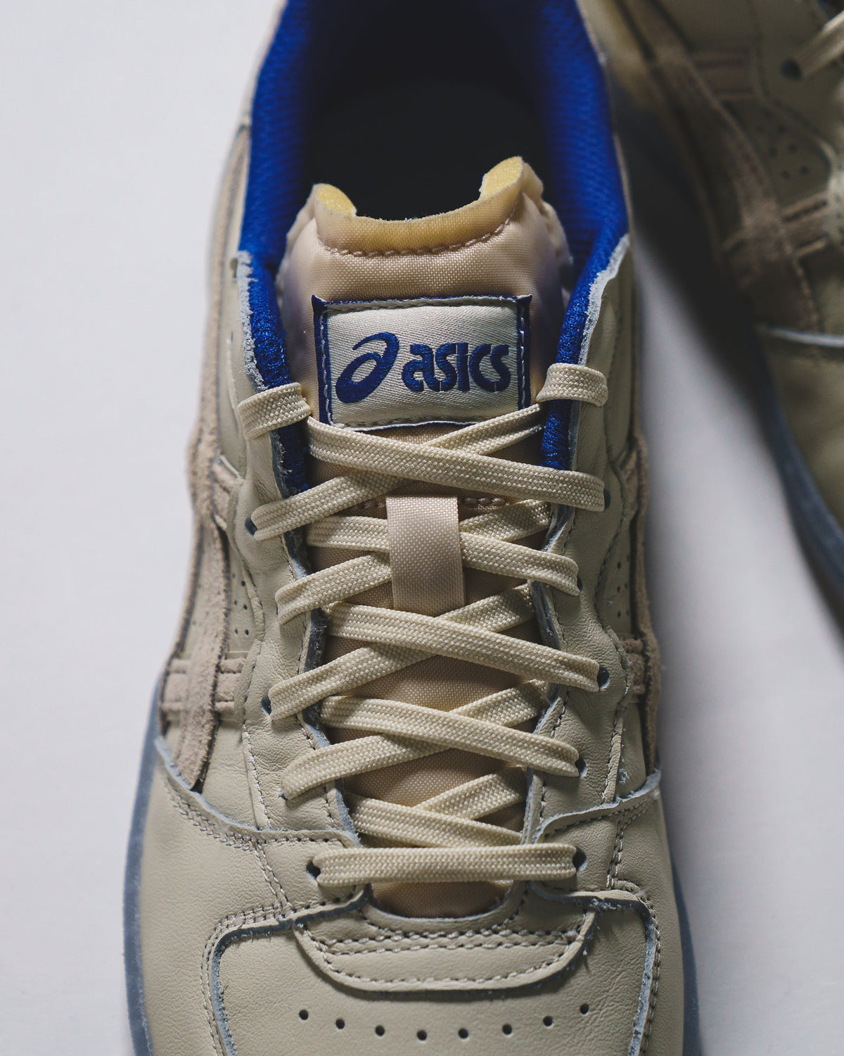 Asics Unisex Skyhand OG Pale Oak Vanilla Core 1203A613-200