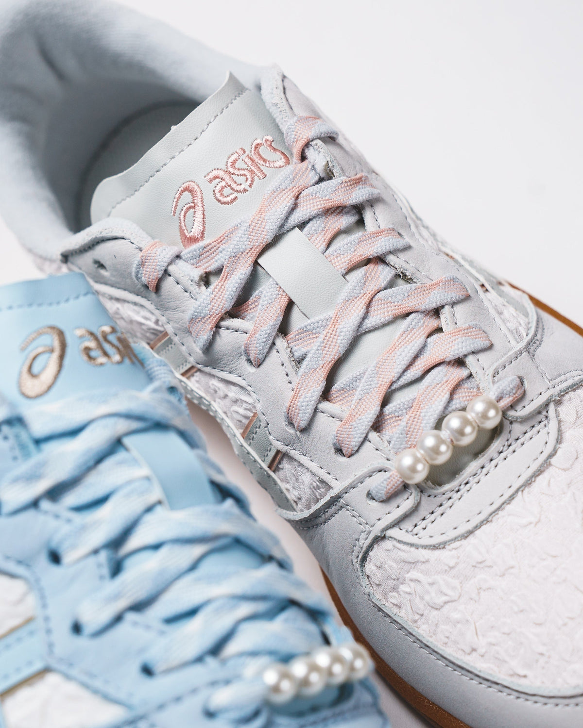 Asics Unisex Skyhand OG White Faded Denim 1203A880-100