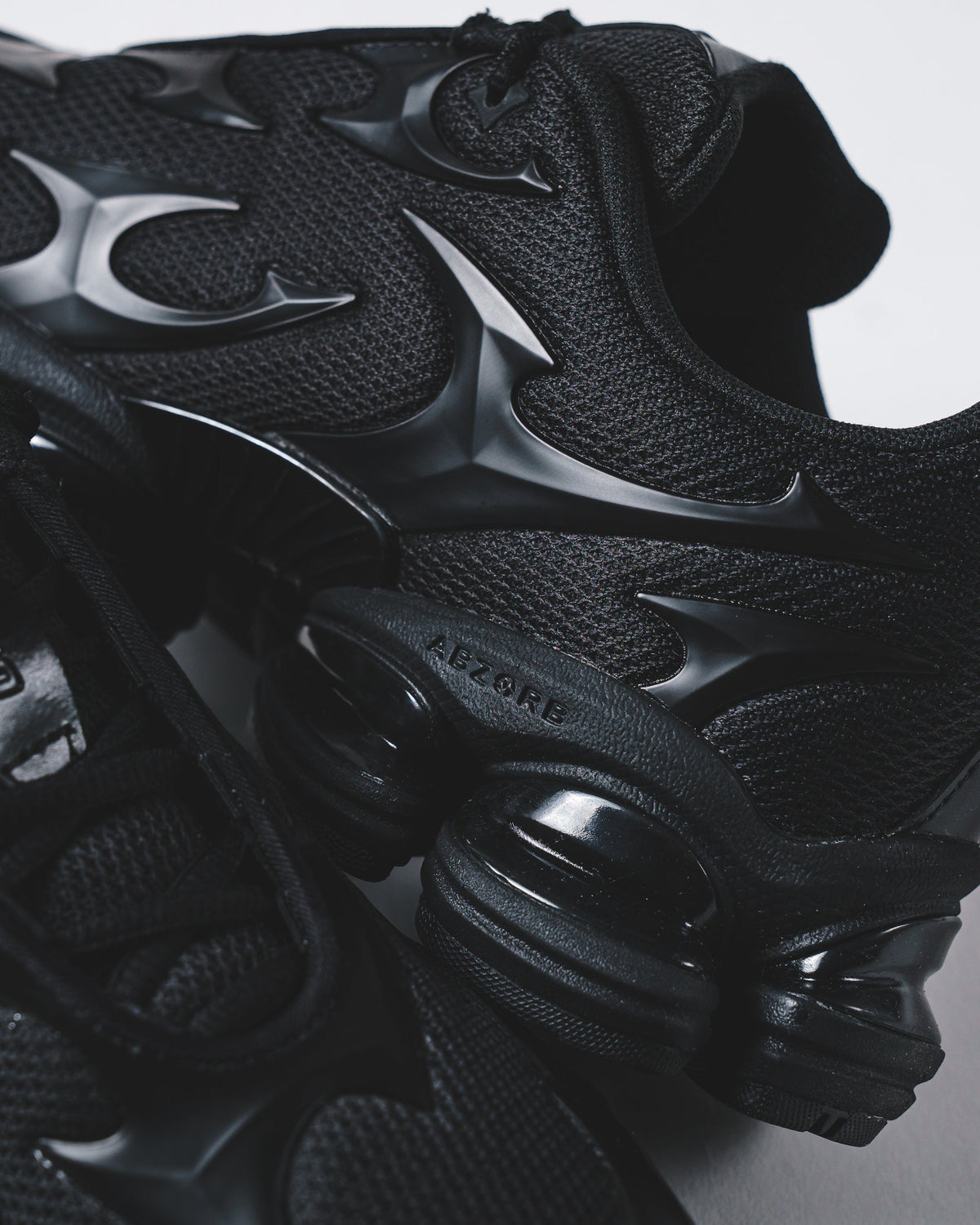 New Balance Unisex 2000 Black Metallic U200078C