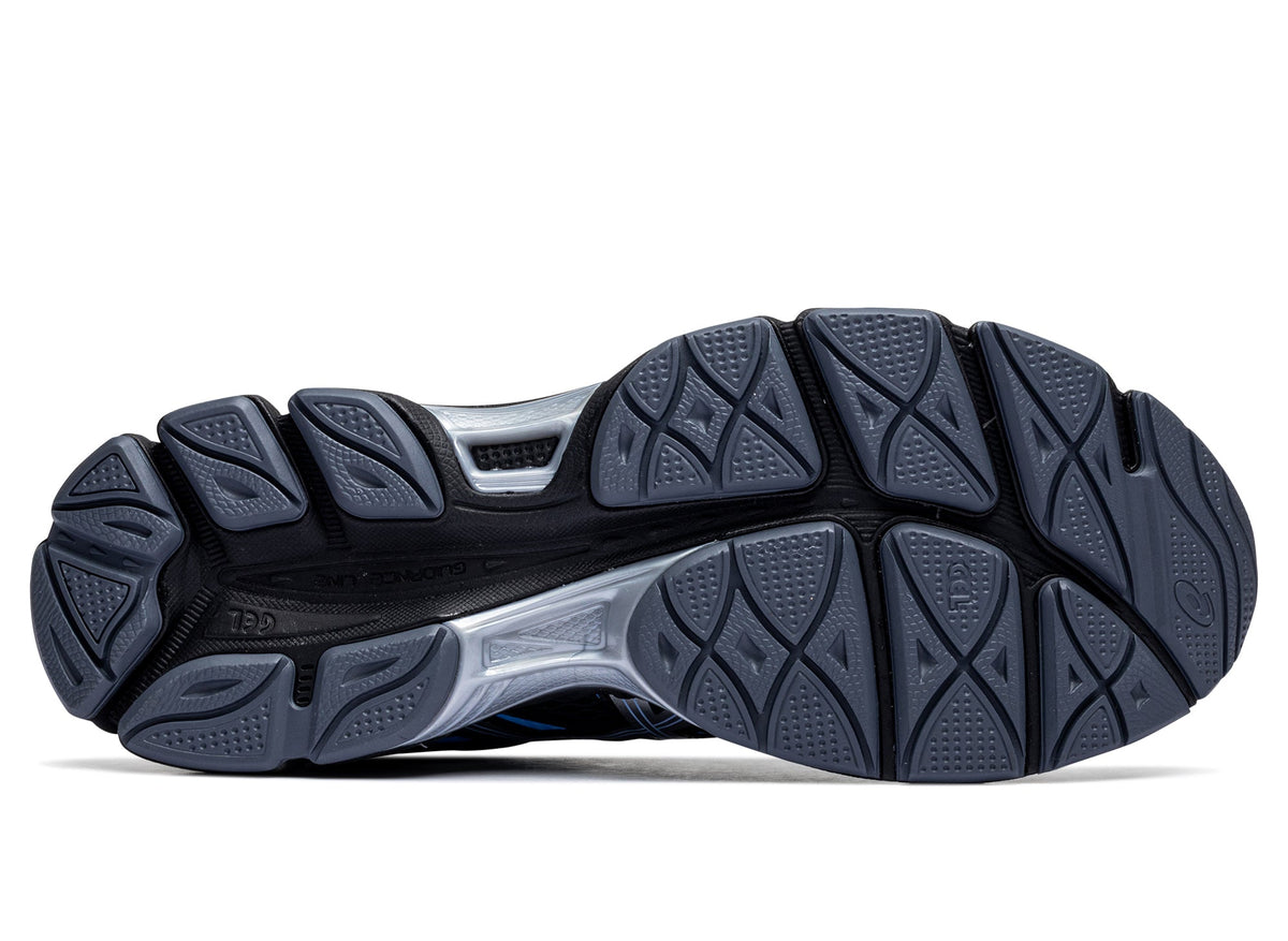Asics Gel-Cumulus 16 in 'Black / Pure Silver'