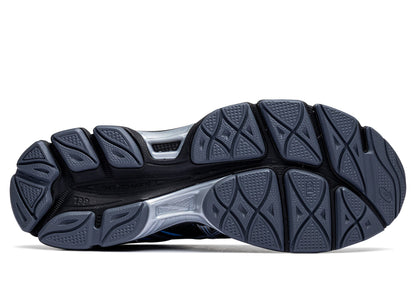 Asics Gel-Cumulus 16 in 'Black / Pure Silver'