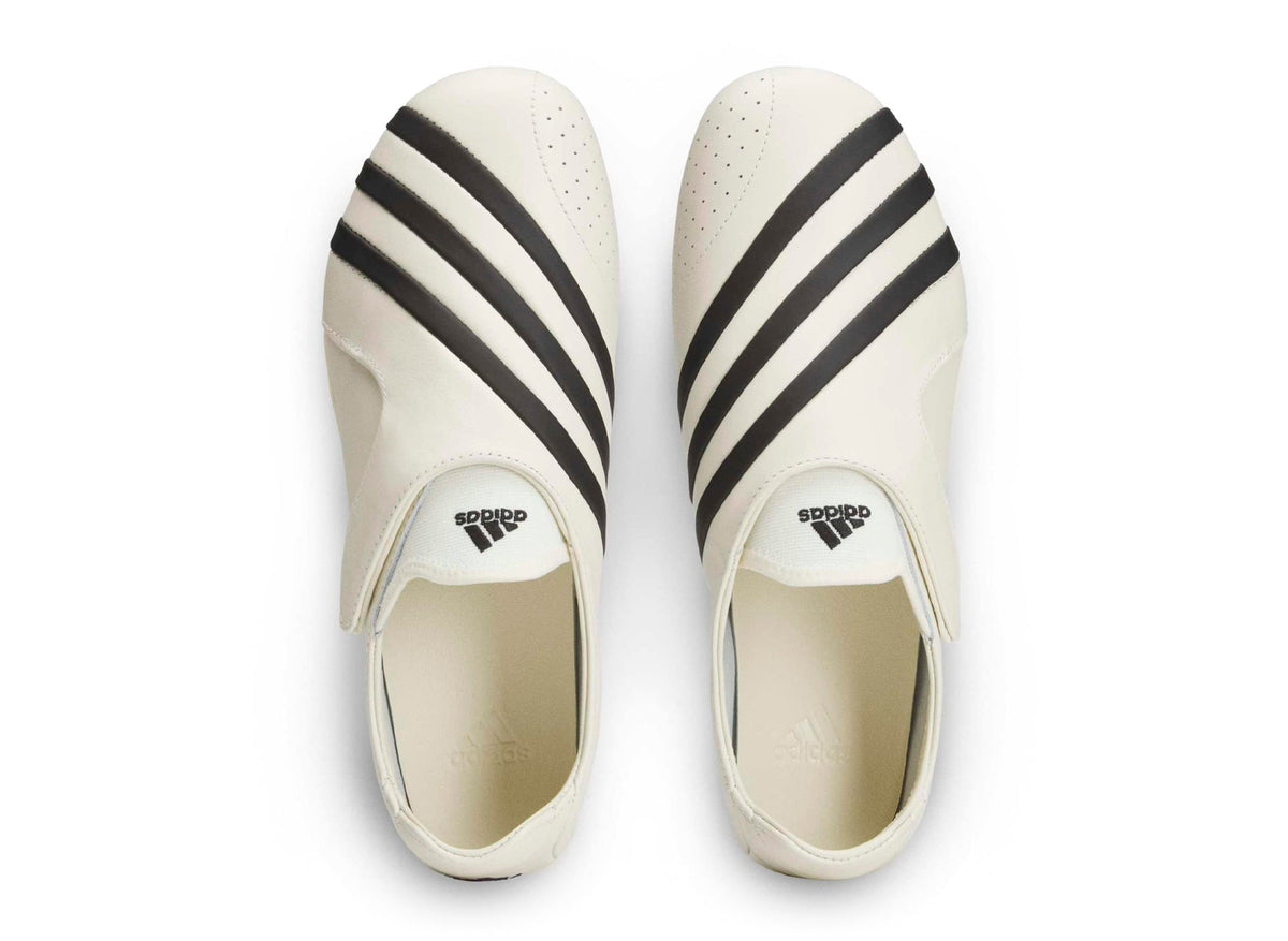 Adidas PW Yoga Vario Flat Earther in Chalk White / Core Black